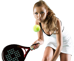 Joueuse de padel en action